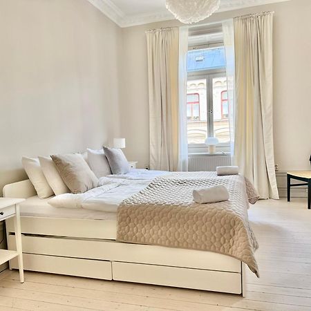 Laegenhet Med Fantastiskt Laege Appartement Stockholm Buitenkant foto